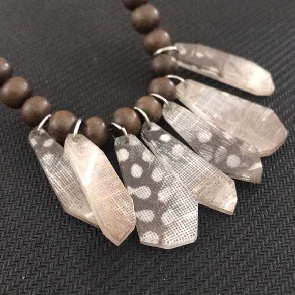 Color by Amber- speckled feather necklace - Picture 4 of 4